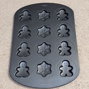 NWOT Wilton 12-Cavity Non-Stick Christmas Cookie Pan